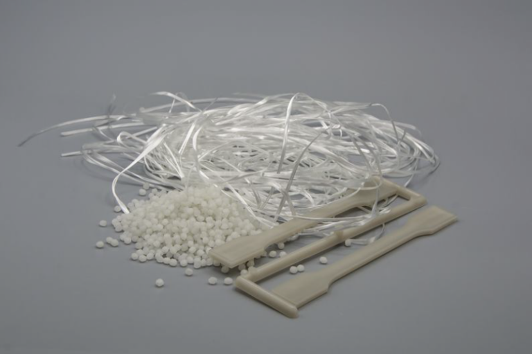 Ligne de recyclage ISEC evo pour composites renforcés de fibres de verre, mise au point par Pure Loop.