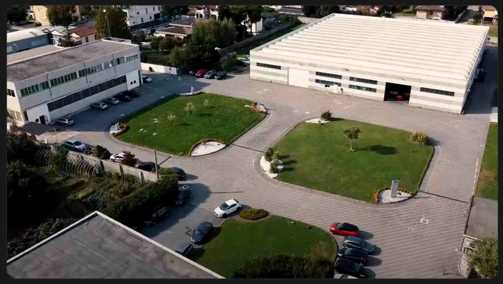 Cylindre anilox en céramique haute précision fabriqué par SIMEC pour les applications industrielles